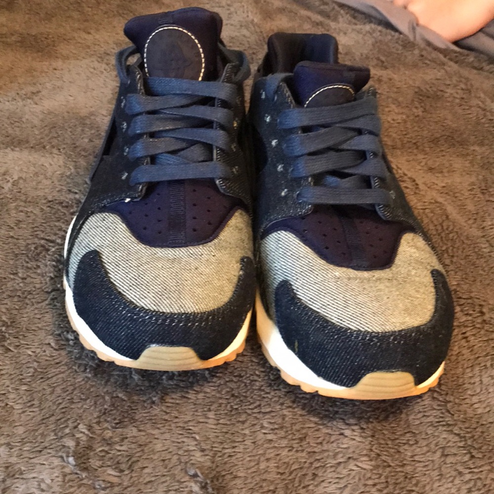 Blue nike haraches